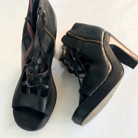 Anthropologie Gee WaWa Black Caged Vamp Leather Open Toe Platform Booties Size 7 - Picture 2 of 11